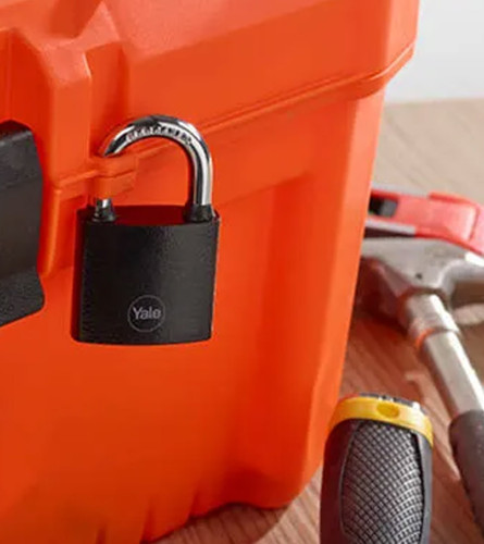 YALE Katanac čelični 38mm Y111B/38/121/1 crni